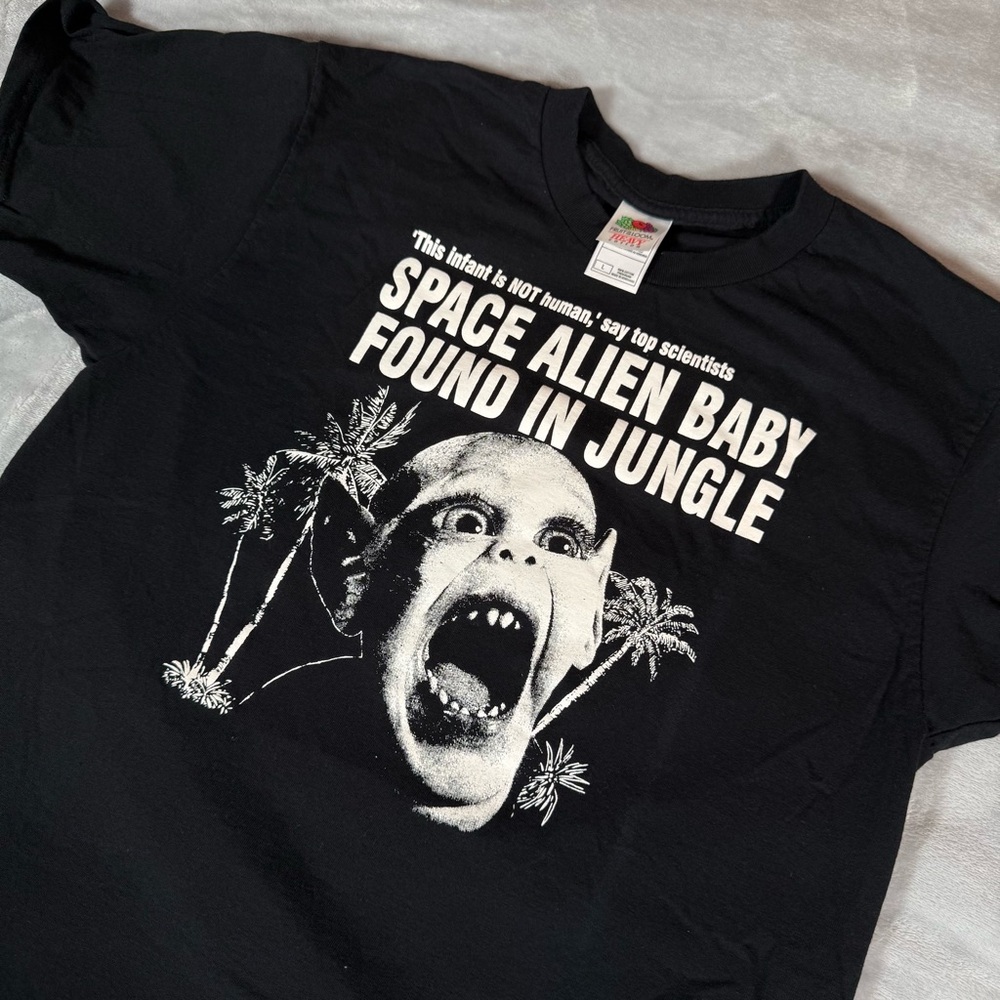 Vintage Space Alien Baby T Shirt Mens L Slim Fit Sci Fi Parody Black Y2K